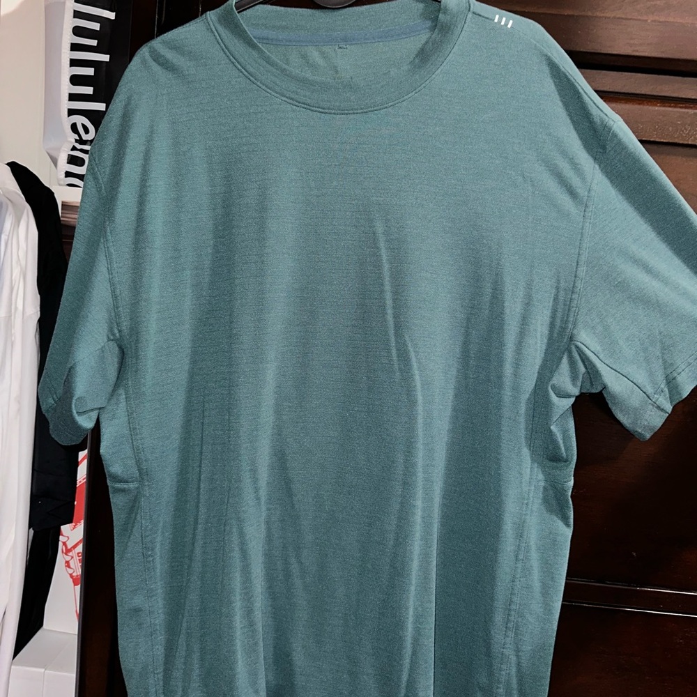 LuluLemon Relaxed-Fit Training Short
Sleeve Shirt